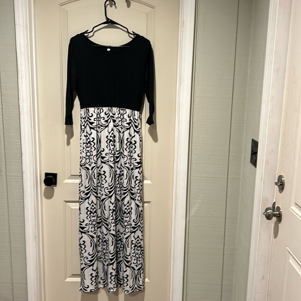 Women's dress size medium.